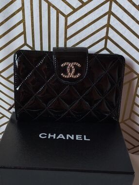 Chanel wallet patent leather